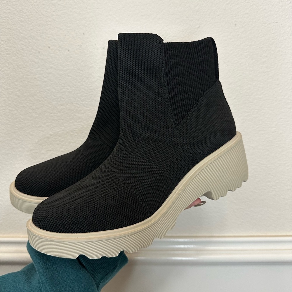 Vivaia Round-Toe Wedge Boots NWOT